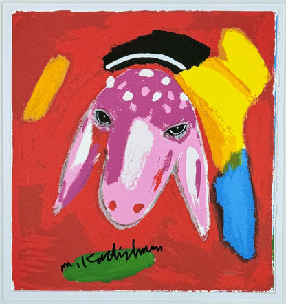 ליטוגרפיה מקורית של מנשה קדישמן (Menashe Kadishman) המתארת ראש כבשה צבעונית על רקע אדום עז, חתומה ידנית וממוספרת 51/150, גודל 48x60 ס"מ