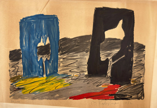 ליטוגרפיה מופשטת גדולה משנת 1982 של מנשה קדישמן (Menashe Kadishman) המציגה שני שערים בכחול ובשחור על רקע נוף אקספרסיבי, חתומה ידנית וממוספרת 97/150