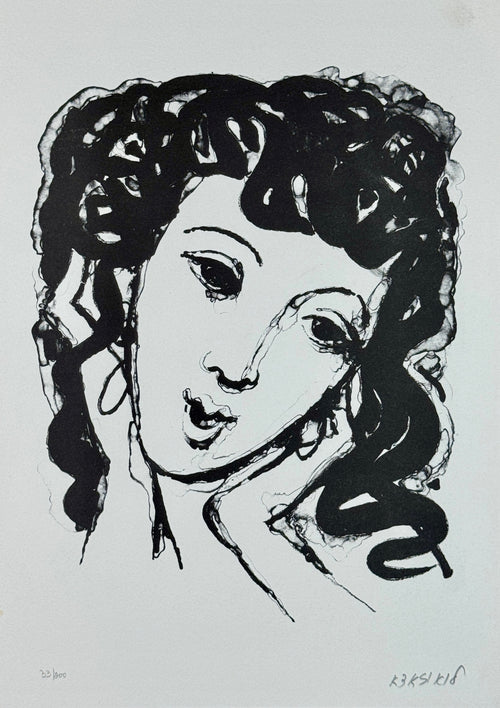 ליטוגרפיה של אביגדור לואיזאדא, דיוקן נערה בעלת שיער מתולתל כהה, בקו דיו אקספרסיבי ומלא חיים בשחור-לבן, חתומה בעיפרון.
