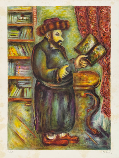 הדפס ליטוגרפי של יששכר בר ריבק, תלמיד חכם, יהודי מזוקן בכובע פרווה הוגה בספר גדול לצד מדפי ספרים ווילון אדום מעוטר, בצבעוניות עזה, חתום בפלטה.